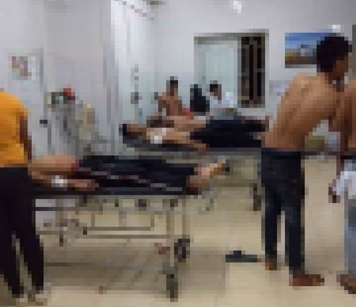 Hòa Bình: 6 nam sinh nhập viện sau cuộc hỗn chiến vì... tình ái