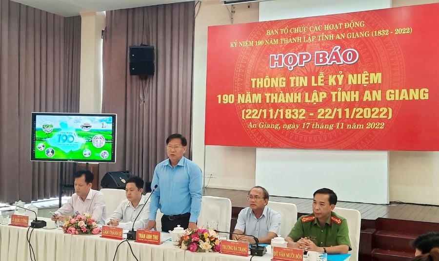 Ông Trần Anh Thư, Phó Chủ tịch UBND tỉnh An Giang phát biểu tại buổi họp báo.