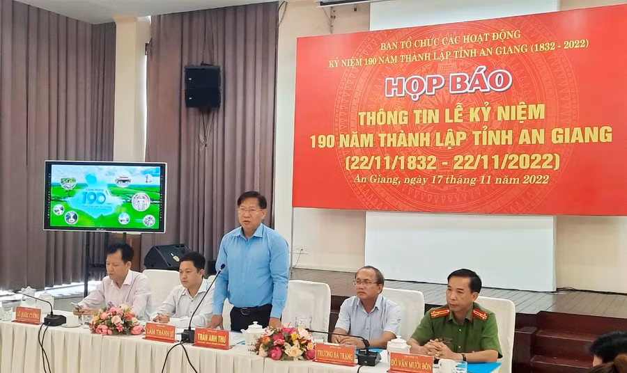 Ông Trần Anh Thư, Phó Chủ tịch UBND tỉnh An Giang phát biểu tại buổi họp báo.