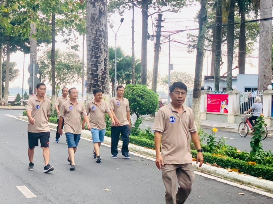 Hơn 200 vận động viên là cán bộ, công chức ngành GD&ĐT tỉnh An Giang dự giải. Hơn 200 vận động viên là cán bộ, công chức ngành GD&ĐT tỉnh An Giang dự giải.