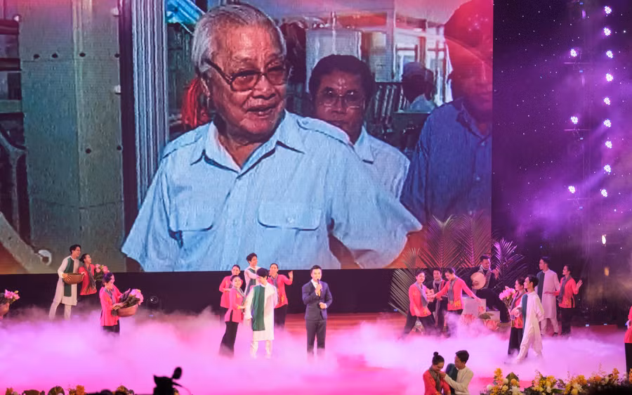 Một tiết mục tại chương trình nghệ thuật kỷ niệm 100 năm Ngày sinh Thủ tướng Võ Văn Kiệt.
