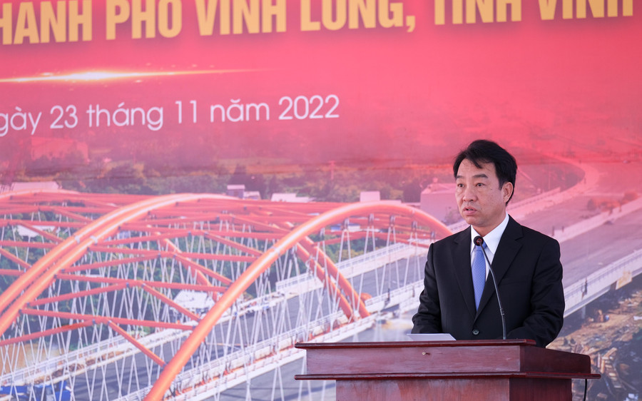 Ông Lữ Quang Ngời - Chủ tịch UBND tỉnh Vĩnh Long phát biểu tại buổi lễ. Ông Lữ Quang Ngời - Chủ tịch UBND tỉnh Vĩnh Long phát biểu tại buổi lễ.