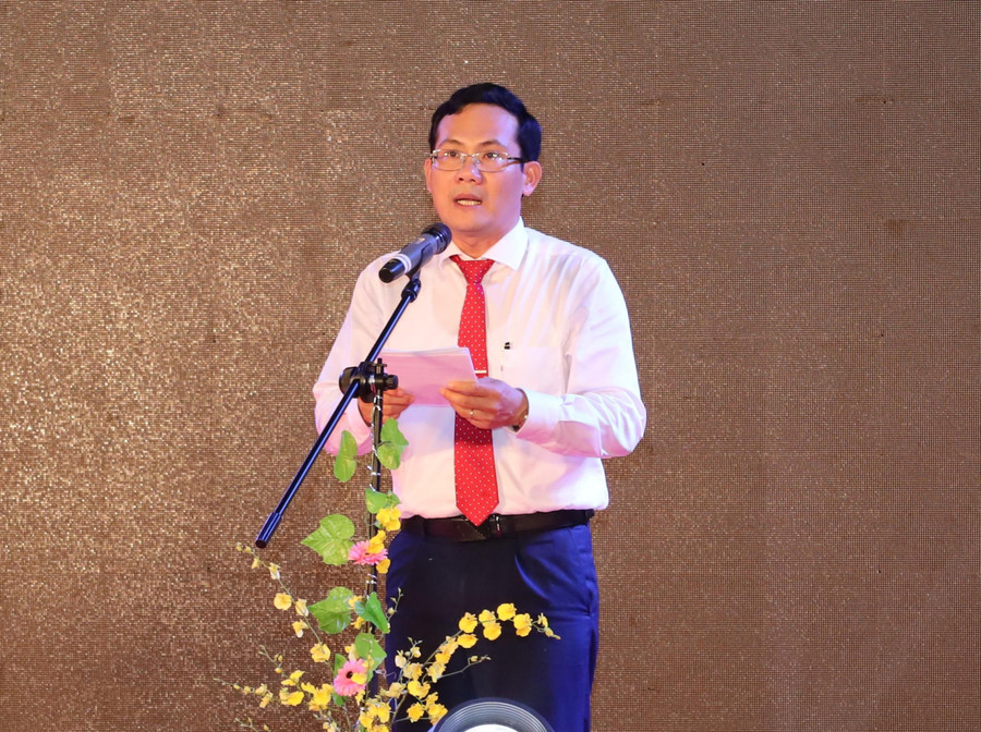 Ông Nguyễn Minh Tuấn, Giám đốc Sở Văn hóa, Thể thao và Du lịch phát biểu khai mạc Liên hoan “Dân ca Nam Bộ thành phố Cần Thơ” năm 2022. Ông Nguyễn Minh Tuấn, Giám đốc Sở Văn hóa, Thể thao và Du lịch phát biểu khai mạc Liên hoan “Dân ca Nam Bộ thành phố Cần Thơ” năm 2022.