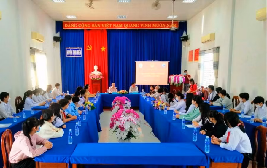 Quang cảnh lễ trao học bổng tại Tịnh Biên.