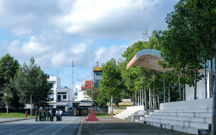 Khu vực khán đài A, B sân vận động Quân khu 9 là nơi sẽ diễn ra lễ khai mạc.