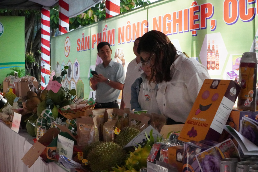 Nhiều sản phẩm du lịch, nông sản hấp dẫn được giới thiệu tại hội nghị. Nhiều sản phẩm du lịch, nông sản hấp dẫn được giới thiệu tại hội nghị.