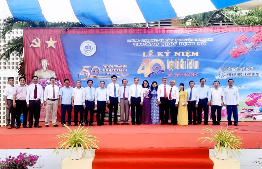 Trường THCS Định Mỹ vừa tổ chức lễ kỷ niệm 50 năm xây dựng và phát triển