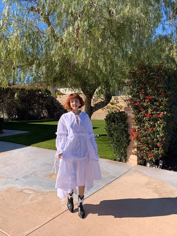 Váy lấy cảm hứng từ đồ ngủ của thời trang hoàng gia châu Âu như một làn gió mới trong phong cách thời trang của con gái xứ Hàn những ngày này.