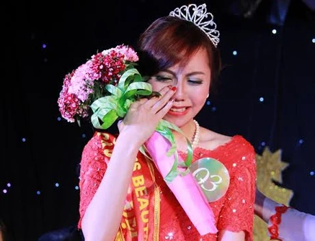 Sự xúc động dâng trào khi đăng quang ngôi vị Miss Press Beauty 2014