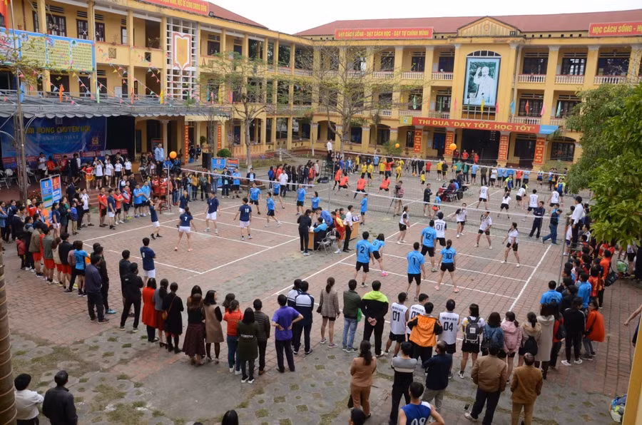Nhiều hoạt động thể thao được tổ chức trước Tết giúp GV thêm yêu đời, yêu nghề. Ảnh: T.G