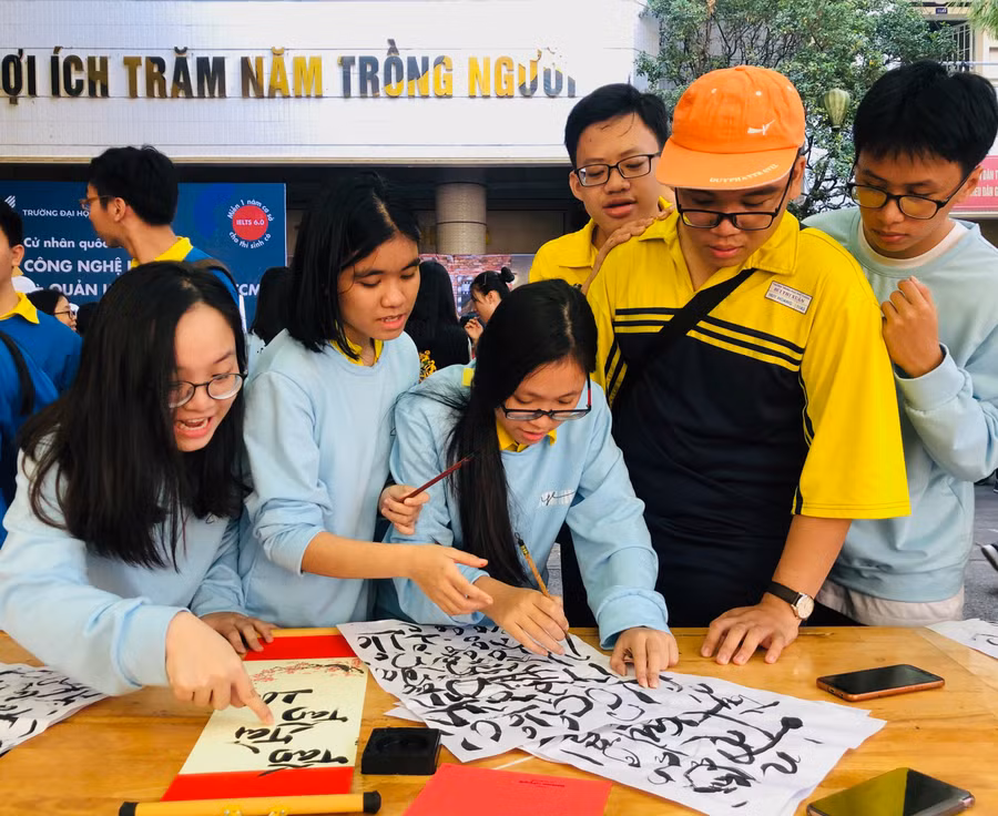 Rộn ràng ngày hội xuân yêu thương