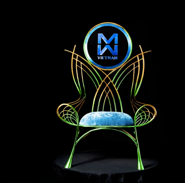 Ghế đăng quang cho Hoa hậu lấy cảm hứng từ tre. Ghế đăng quang cho Hoa hậu lấy cảm hứng từ tre.