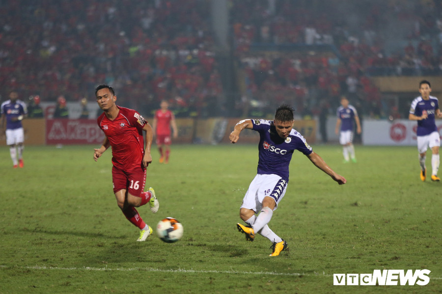 Quang Hải ghi bàn bằng một cú sút như "nã đại bác".