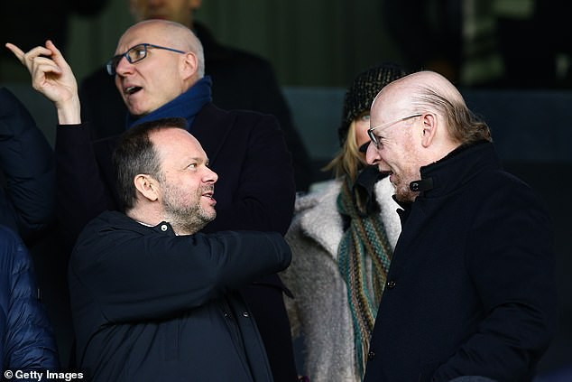 ĐV Man United cho rằng Ed Woodward quá lộng quyền