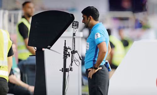 V-League cần công nghệ VAR hay trọng tài tốt?