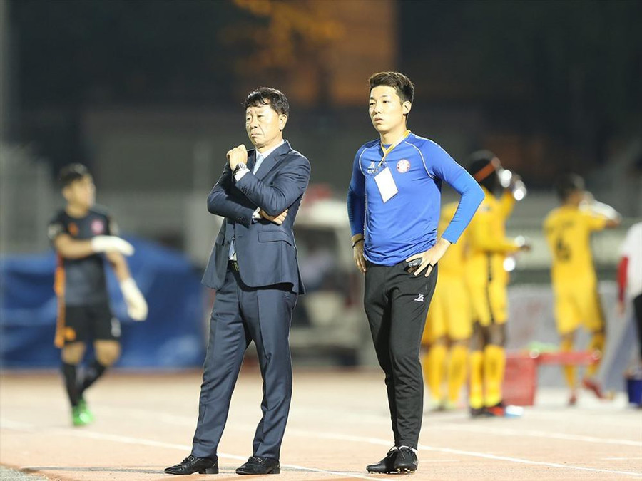 HLV Chung Hae Seong đang giúp CLB TPHCM bay cao HLV Chung Hae Seong đang giúp CLB TPHCM bay cao