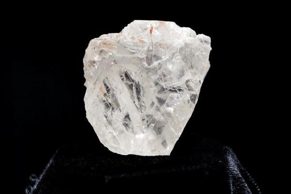 Lesedi la Rona”(1.109 carat) xếp sau viên kim cương 3.016,75 carat Cullinan Diamond được tìm thấy tại Nam Phi vào năm 1905. (Ảnh: internet) Lesedi la Rona”(1.109 carat) xếp sau viên kim cương 3.016,75 carat Cullinan Diamond được tìm thấy tại Nam Phi vào năm 1905. (Ảnh: internet)