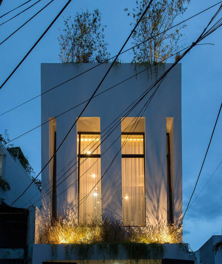 Ngôi nhà trong hẻm nhỏ nhưng đầy bóng nắng và cây xanh ở thành phố Đà Nẵng - Ảnh 5.