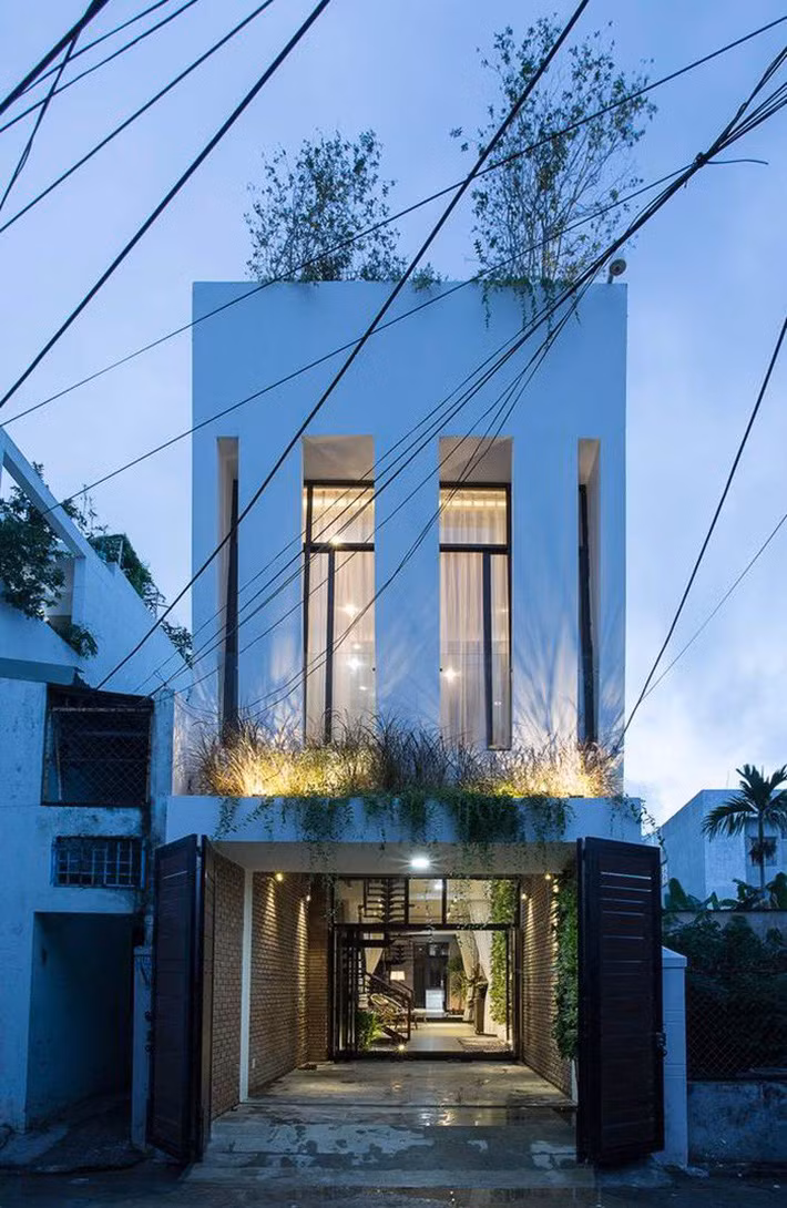 Ngôi nhà trong hẻm nhỏ nhưng đầy bóng nắng và cây xanh ở thành phố Đà Nẵng - Ảnh 7.