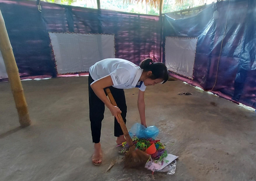 Các cô dọn dẹp phòng học trước ngày tựu trường. Các cô dọn dẹp phòng học trước ngày tựu trường.