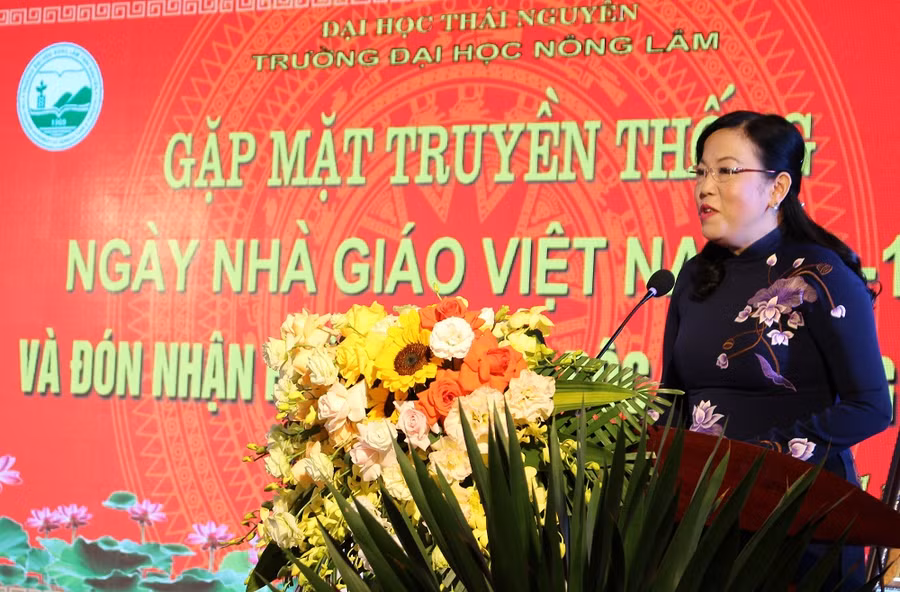 Bí thư Tỉnh uỷ Nguyễn Thanh Hải ghi nhận, biểu dương kết quả trường Đại học Nông Lâm đã đạt được, chia sẻ khó khăn và những nỗ lực của các thầy cô giáo trong sự nghiệp trồng người.