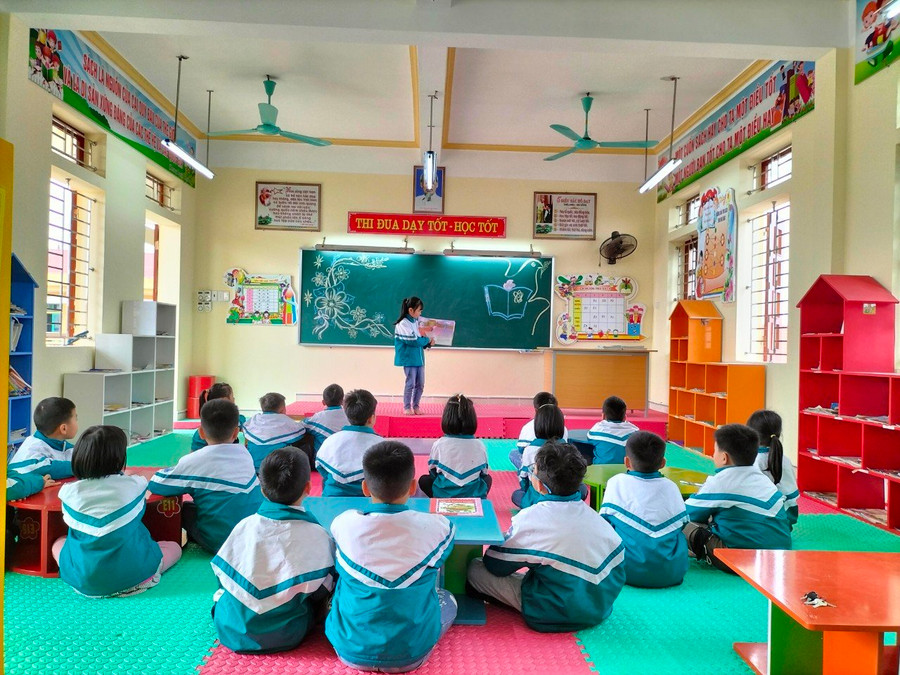 Nhờ những tác dụng của việc đọc sách, các em chính là những người lan tỏa ý nghĩa đó tới các bạn của mình. Nhờ những tác dụng của việc đọc sách, các em chính là những người lan tỏa ý nghĩa đó tới các bạn của mình.