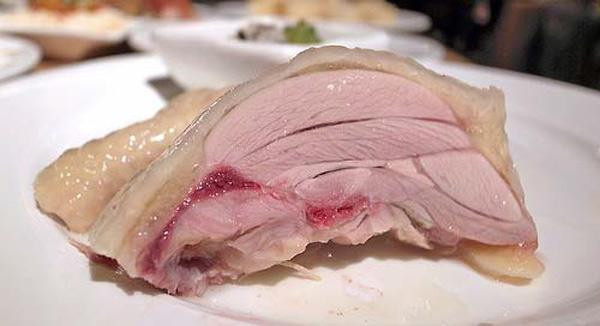 Thấy dấu hiệu này trên thịt gà nhưng vẫn ăn, 36 tiếng sau người phụ nữ ngộ độc tử vong ảnh 1 Thấy dấu hiệu này trên thịt gà nhưng vẫn ăn, 36 tiếng sau người phụ nữ ngộ độc tử vong - 1
