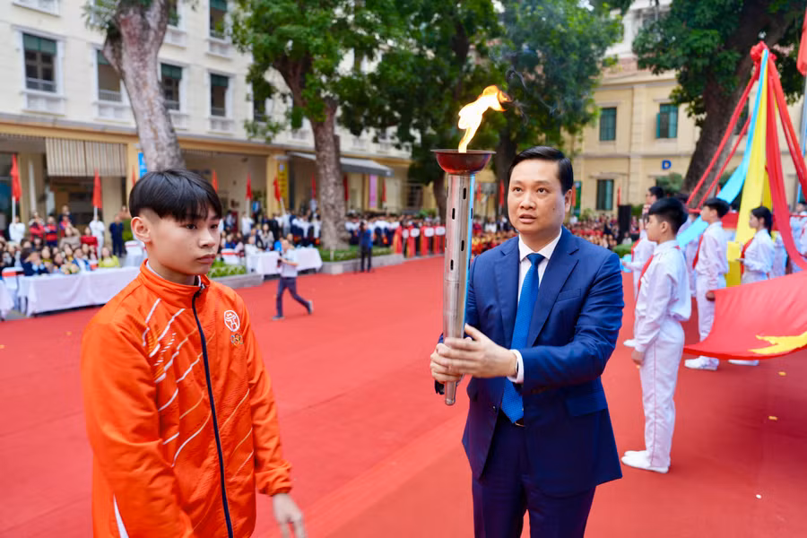 Lễ khai mạc Hội khỏe Phù Đổng quận Hoàn Kiếm năm 2024 được tổ chức tại Trường THCS Trưng Vương. 