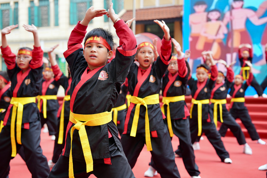 Học sinh ở các trường tham gia Hội khỏe Phù Đổng với tinh thần hăng hái.