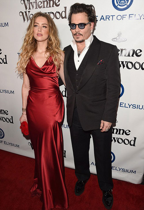 Johnny và Amber Heard đang có cuộc ly hôn ồn ào. amber-heard-goi-canh-sat-khi-johnny-depp-khuan-do-khoi-nha-3