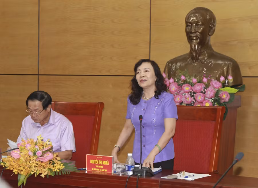 Thứ trưởng Bộ GD&ĐT Nguyễn Thị Nghĩa phát biểu tại buổi làm việc