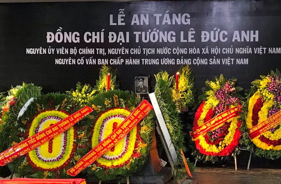 Lãnh đạo, nguyên lãnh đạo Đảng, Nhà nước tiễn biệt nguyên Chủ tịch nước, Đại tướng Lê Đức Anh. Ảnh: VGP/Lê Anh.