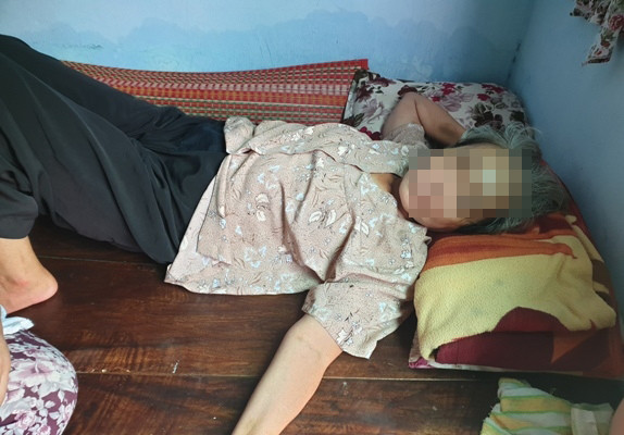 Bà Lài hiện được người thân chăm sóc tại nhà. Bà Lài hiện được người thân chăm sóc tại nhà.