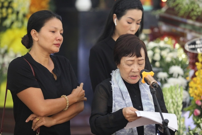 Vợ con, đồng nghiệp tiễn biệt nghệ sĩ Lê Bình