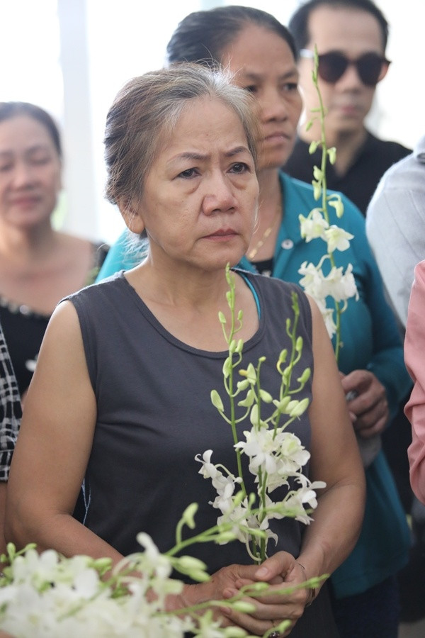 Vợ con, đồng nghiệp tiễn biệt nghệ sĩ Lê Bình