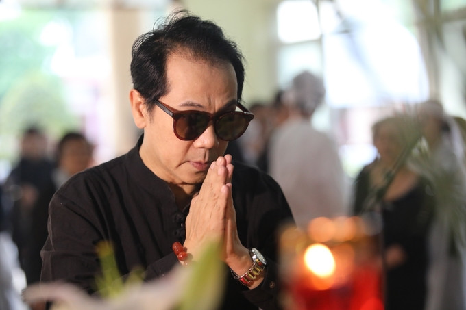 Vợ con, đồng nghiệp tiễn biệt nghệ sĩ Lê Bình