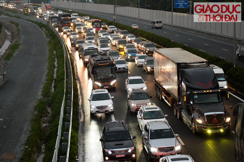 Cao tốc Pháp Vân - Cầu Giẽ tắc dài hơn 5 km từ chiều tối 30/4 ảnh 1