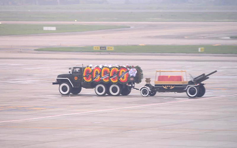 tien biet dai tuong le duc anh tai san bay noi bai hinh 6