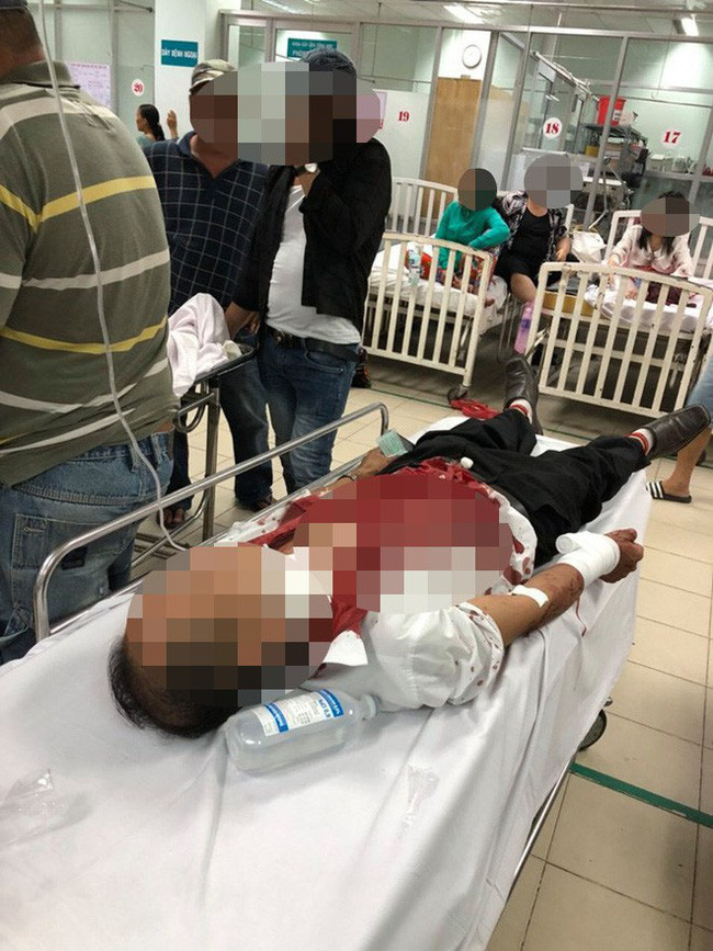 Tài xế Vinasun kể về 7 tiếng rưỡi lòng vòng chở kẻ thủ ác trước khi bị cắt cổ dã man - Ảnh 2. Tài xế Vinasun kể về 7 tiếng rưỡi lòng vòng chở kẻ thủ ác trước khi bị cắt cổ dã man - Ảnh 2.