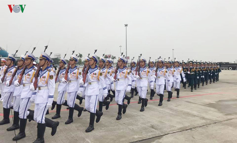 tien biet dai tuong le duc anh tai san bay noi bai hinh 5