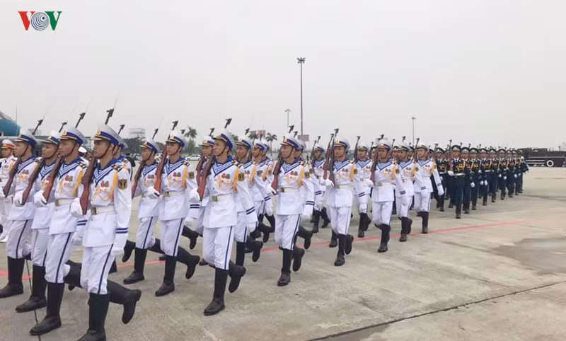 tien biet dai tuong le duc anh tai san bay noi bai hinh 5