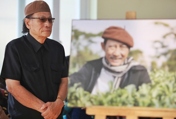 Vợ con, đồng nghiệp tiễn biệt nghệ sĩ Lê Bình