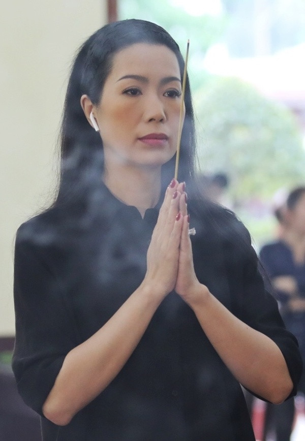 Vợ con, đồng nghiệp tiễn biệt nghệ sĩ Lê Bình