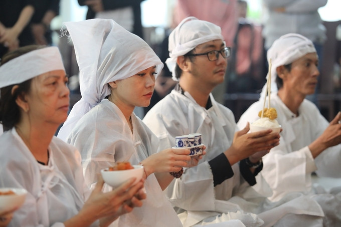 Vợ con, đồng nghiệp tiễn biệt nghệ sĩ Lê Bình