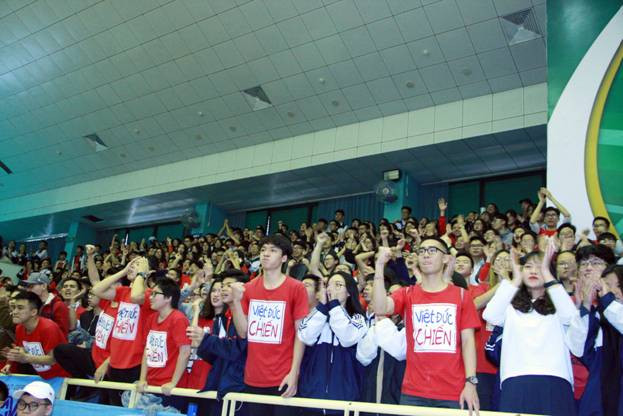 Giải đấu luôn được sự cổ vũ nhiệt tình của hàng ngàn cổ động viên học sinh Giải đấu luôn được sự cổ vũ nhiệt tình của hàng ngàn cổ động viên học sinh