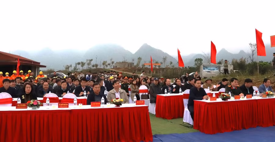 Các đại biểu tham dự Lễ phát động. Ảnh: Nguyễn Chanh.