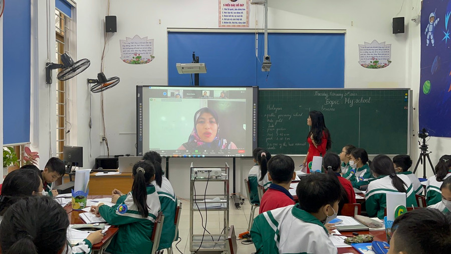 Tiết học kết nối với hai nước Malaysia, Brunei với chủ đề “My school”.