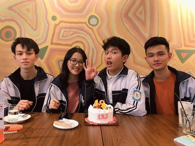 Hội bạn thân “nhà người ta’” toàn học sinh giỏi quốc gia khiến không ít người ghen tỵ. Hội bạn thân “nhà người ta’” toàn học sinh giỏi quốc gia khiến không ít người ghen tỵ.