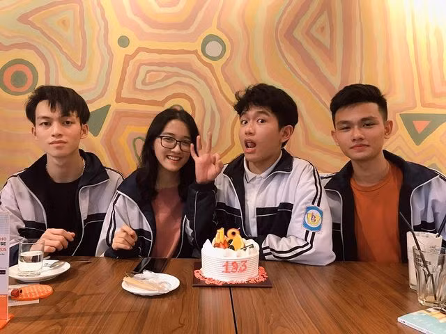 Hội bạn thân “nhà người ta’” toàn học sinh giỏi quốc gia khiến không ít người ghen tỵ.