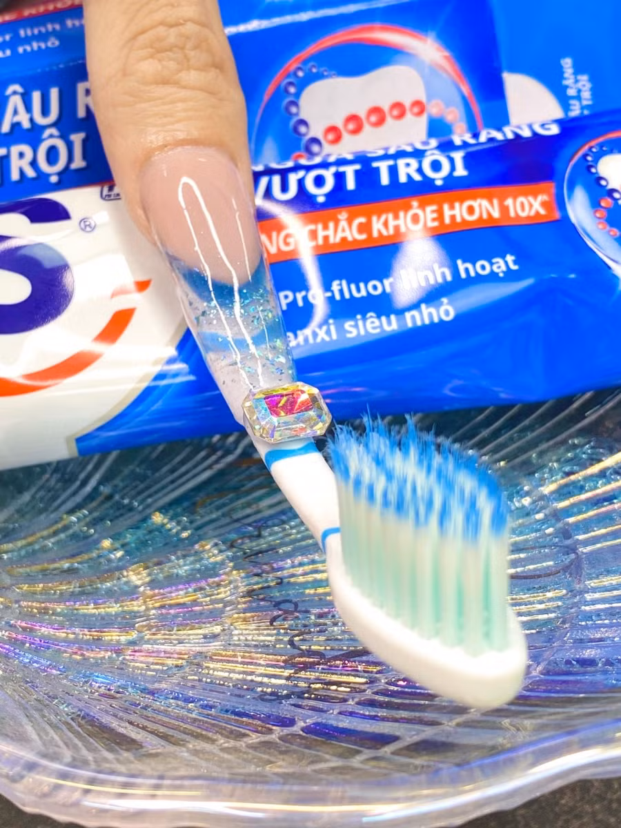 Sạch răng mỗi ngày.